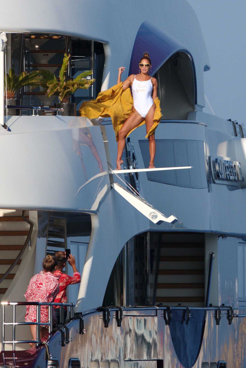 Jennifer Lopez pozuje na jachcie w Saint Tropez