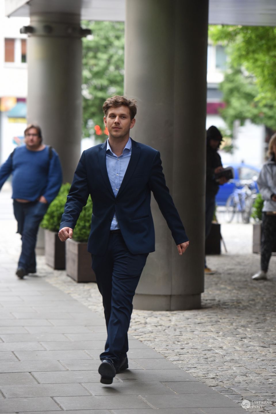 Antoni Królikowski pod studiem "Dzień Dobry TVN"
