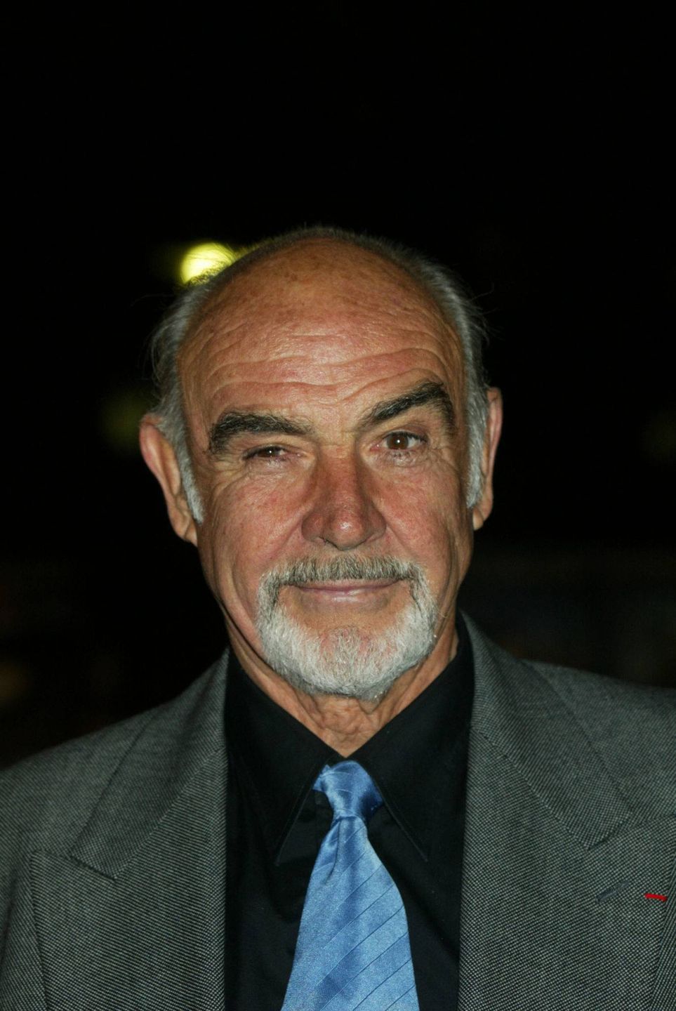 SEAN CONNERY ATTENDING UK PREMIERE OF THE LEAGUE OF EXTRAORDINARY GENTELMAN. 29/09/2003
HE PUTED HIS HANDS IN PLASTER - HOLLYWOOD WALK OF FAME STYLE.HIS HANDS WILL NOW BE CAST IN BRONZE TO SIT ALONGSIDE MOVIE GREATS LIKE TOM CRUISE, BRUCE WILLIS AND PIERCE BROSNAN IN LONDON'S LEICESTER SQUARE.
PICTURES JERZY DABROWSKI/ OKO NA SWIAT