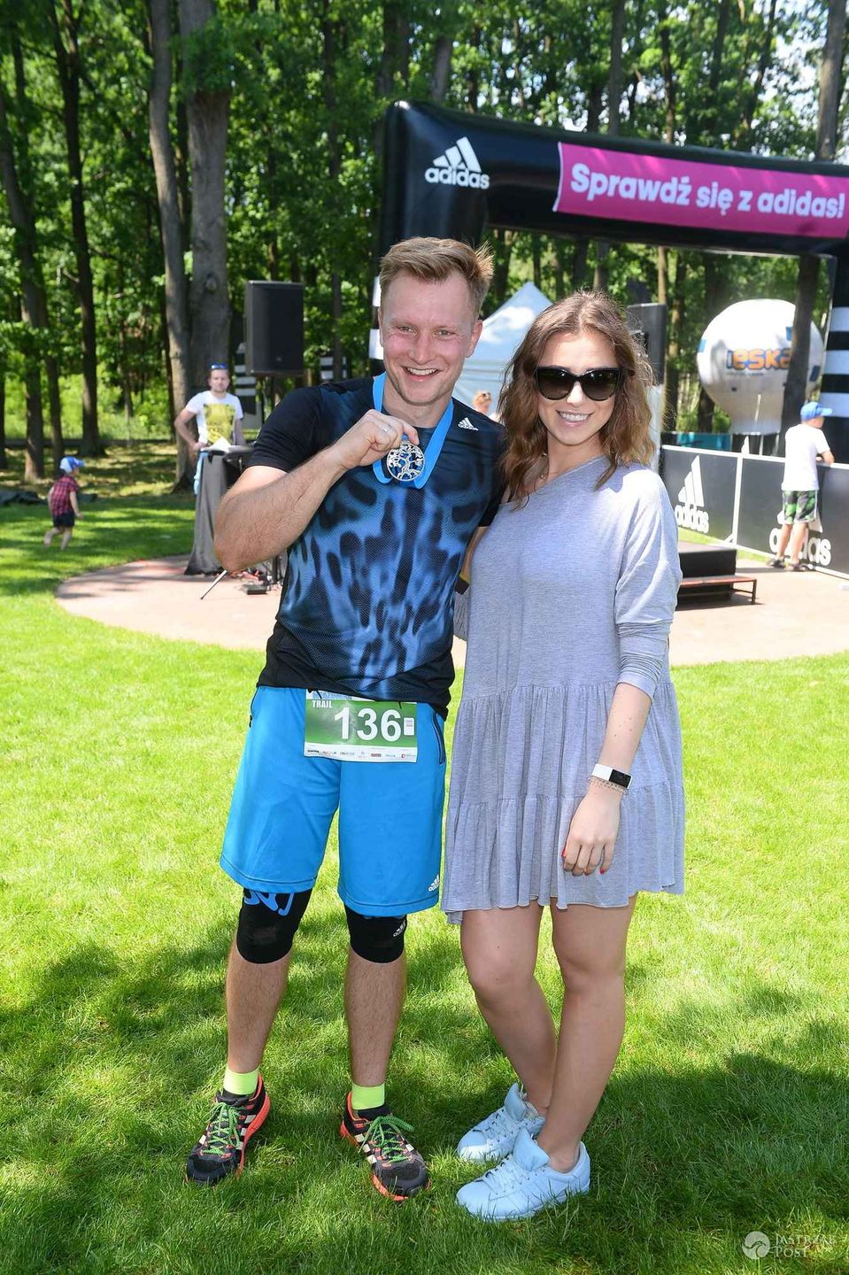 Ciężarna Agnieszka Wesołowska i Jakub Wesołowski na Maratonie Wiązowna w Hotelu Brant