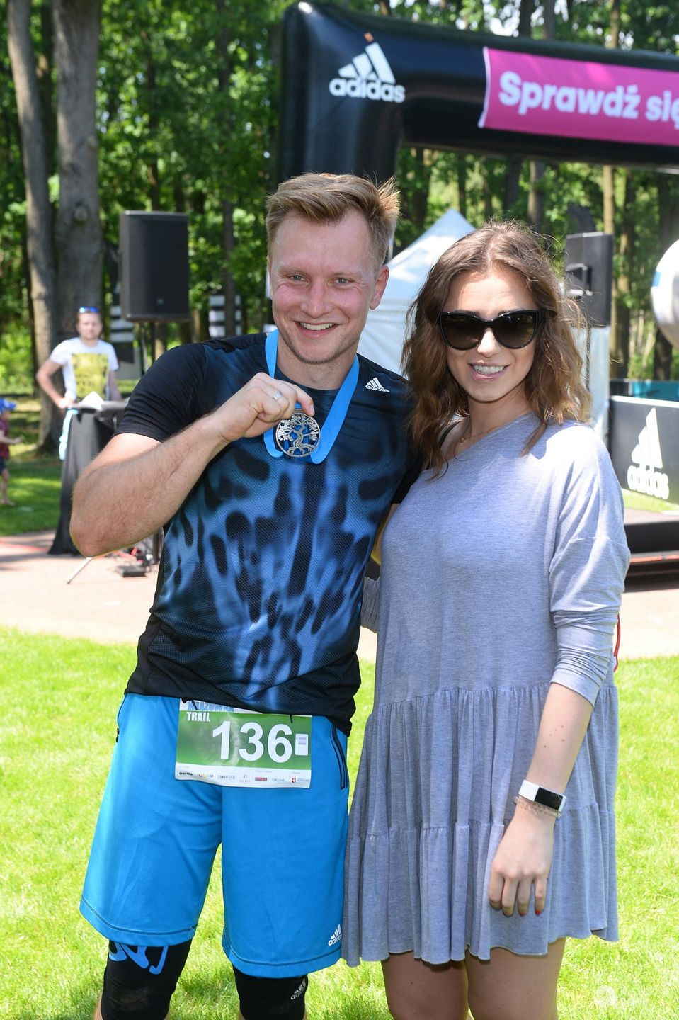 Ciężarna Agnieszka Wesołowska i Jakub Wesołowski na Maratonie Wiązowna w Hotelu Brant