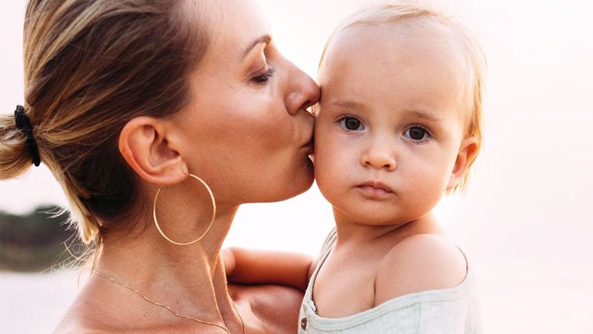 Joanna Moro od prawie dwóch lat karmi córkę piersią. Intymnym zdjęciem wywołała ferment w komentarzach