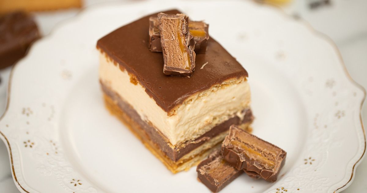 Ciasto Mars z kremem budyniowym i czekoladą. Cudowny, rozpływający się w ustach deser