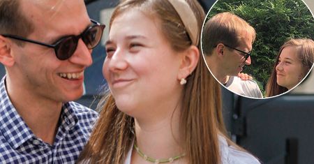 Julia Królikowska i jej kolejna weselna stylizacja. Bardziej kojarzy się z wypadem na mecz niż panną młodą. Mąż pęka z dumy