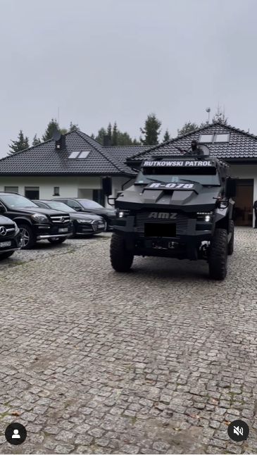 Pojazdy biura Krzysztofa Rutkowskiego (fot. Instagram)
