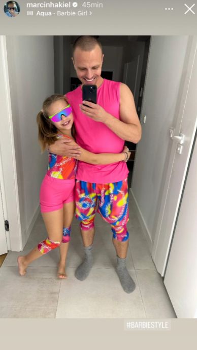 Marcin Hakiel z córką. Wbili się w różowe stylizacje (fot. InstaStories)