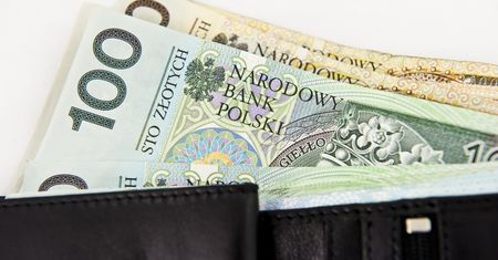 NBP: w latach 2022-2023 dynamika płac utrzyma się na podwyższonym poziomie.