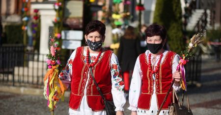 Od 15 maja zniesienie obowiązku noszenia maseczek na otwartym powietrzu.