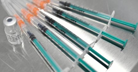 W Polsce wykonano blisko 14 mln szczepień przeciw COVID-19.