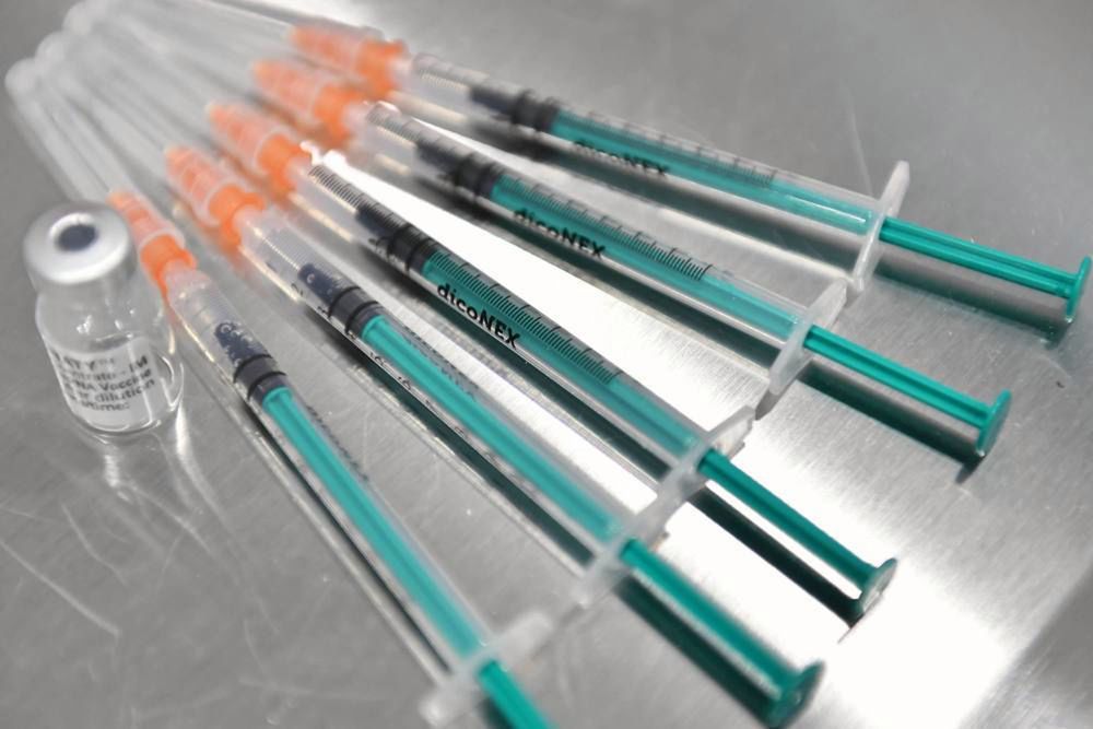 W Polsce wykonano blisko 14 mln szczepień przeciw COVID-19.