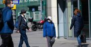 Korzystając z miejsc publicznych pamiętajmy, żeby zachować dystans