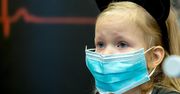 Dzieci mogą chorować nawet po trzech tygodniach od stwierdzenia SARS-CoV-2