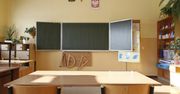 498 placówek oświatowych pracuje w trybie mieszanym, a 110 w trybie zdalnym
