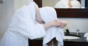 Nie najdroższe kosmetyki, a zdrowe nawyki – oto, co dobrze robi włosom