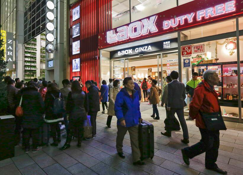 Japonia wprowadza zakaz eksportu towarów luksusowych do Rosji.