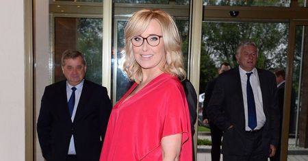 Agata Młynarska odpoczywa od dekoltów. Schowała się pod obszerną  tuniką