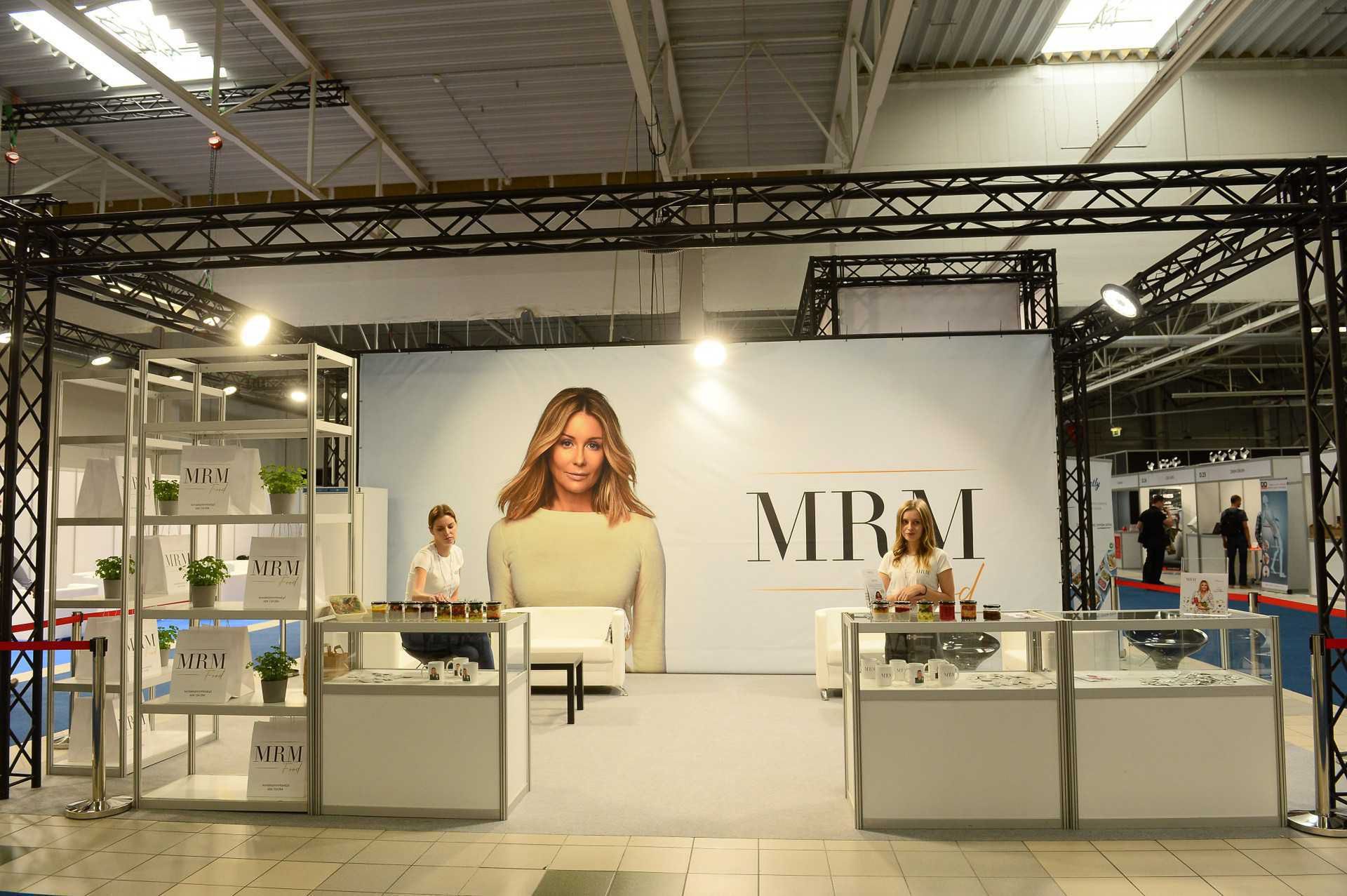 Małgorzata Rozenek w sukience Lidii Kality i butach Isabel Marant promuje MRM Foods