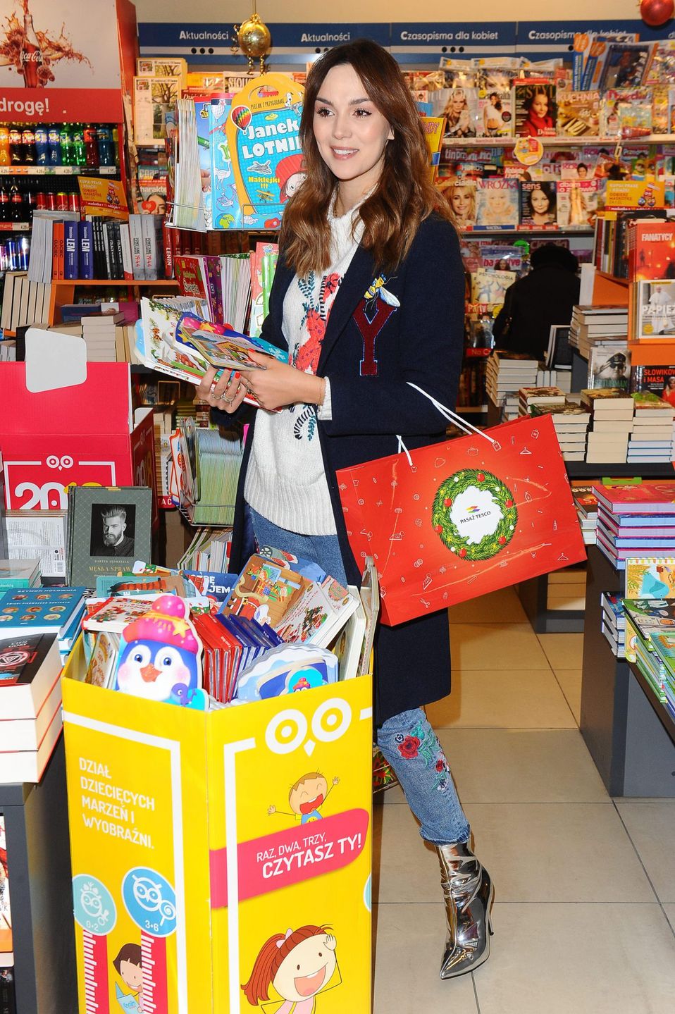 Paulina Krupińska na świątecznych zakupach w Pasażu Tesco