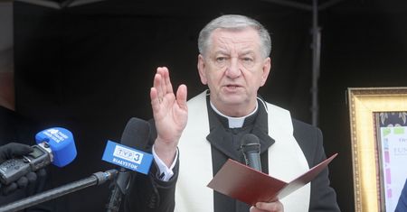 Abp Guzdek do wiernych: przepraszam za zachowanie księdza