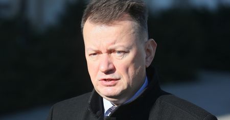 Błaszczak: jak najwięcej ludzi powinno umieć obsługiwać broń