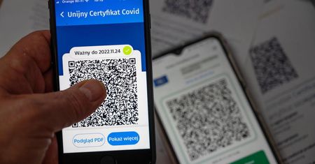 Rada UE przedłużyła o rok ważność certyfikatu Covid