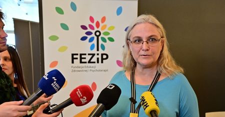 Psycholog: kontakt dzieci ze smartfonami bardzo zaburza rozwój