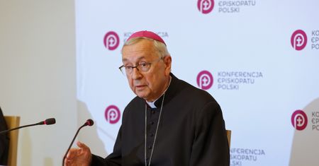 Abp Gądecki o wizycie na Ukrainie: trzeba stanąć po stronie słabszego