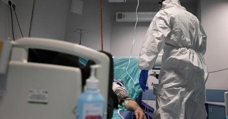 Wirusolog: liczby zachorowań, jakie były podawane podczas piątej fali COVID-19 mogły być pięciokrotnie niedoszacowane