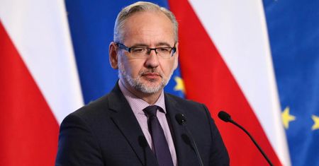 Niedzielski: dotarła pierwsza partia ponad 450 tys. dawek celowanych szczepionek
