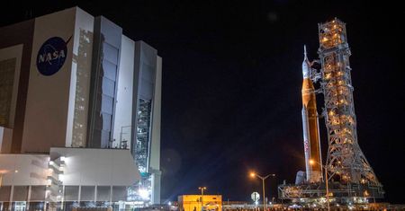 NASA dąży do powrotu na Księżyc; w poniedziałek rusza pierwsza faza misji Artemis