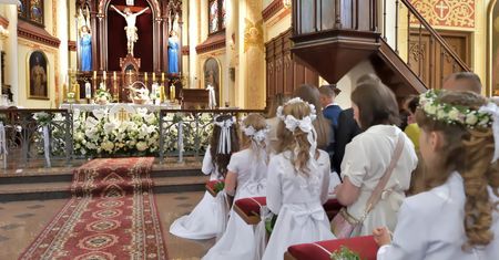 I Komunia św. w Kościele katolickim jest w III klasie, w prawosławnym – zaraz po chrzcie