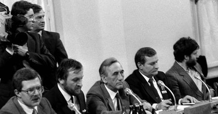 35 lat temu podpisano porozumienia Okrągłego Stołu