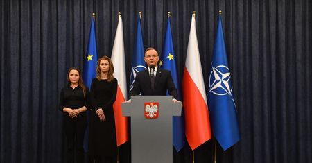 Prezydent wydał postanowienie o zastosowaniu prawa łaski wobec Mariusza Kamińskiego i Macieja Wąsika
