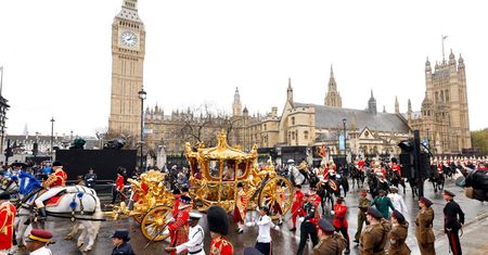 W. Brytania: zakończyła się koronacja, para królewska wraca do Pałacu Buckingham