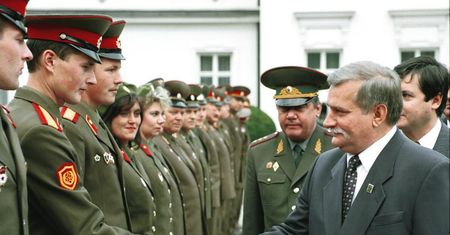 30 lat temu pożegnano ostatnich żołnierzy rosyjskich stacjonujących w Polsce