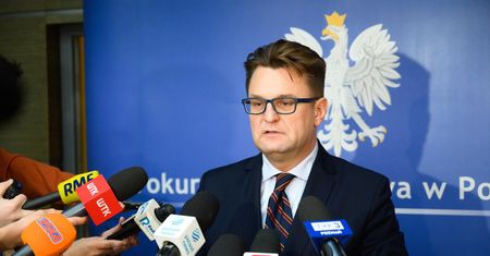 Wyrzuciła psa z czwartego piętra