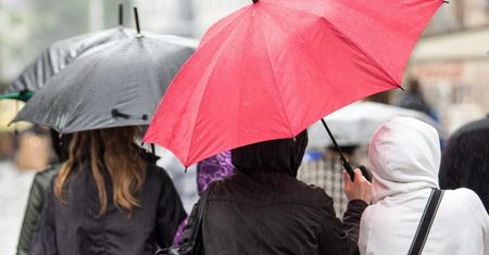 Prognoza pogody do stycznia: deszcz może zgasić znicze na grobach, a śnieg spadnie po świętach