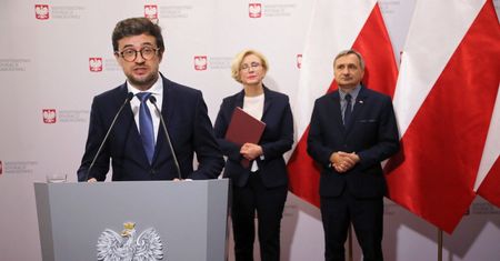 Ósmoklasiści zdobyli średnio 59 proc. punktów z polskiego i 46 proc. z matematyki