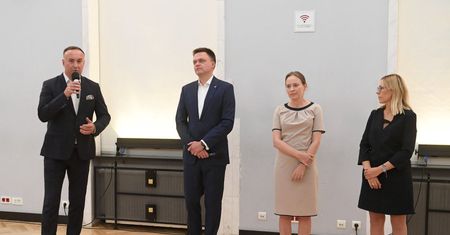 Hołownia zapowiada sześć projektów na pierwsze 100 dni działania ruchu Polska 2050