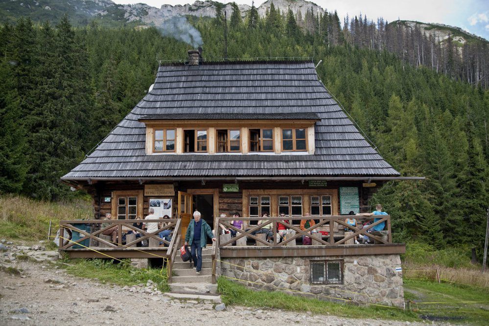 Tatry: pożar schroniska na Hali Kondratowej ugaszony