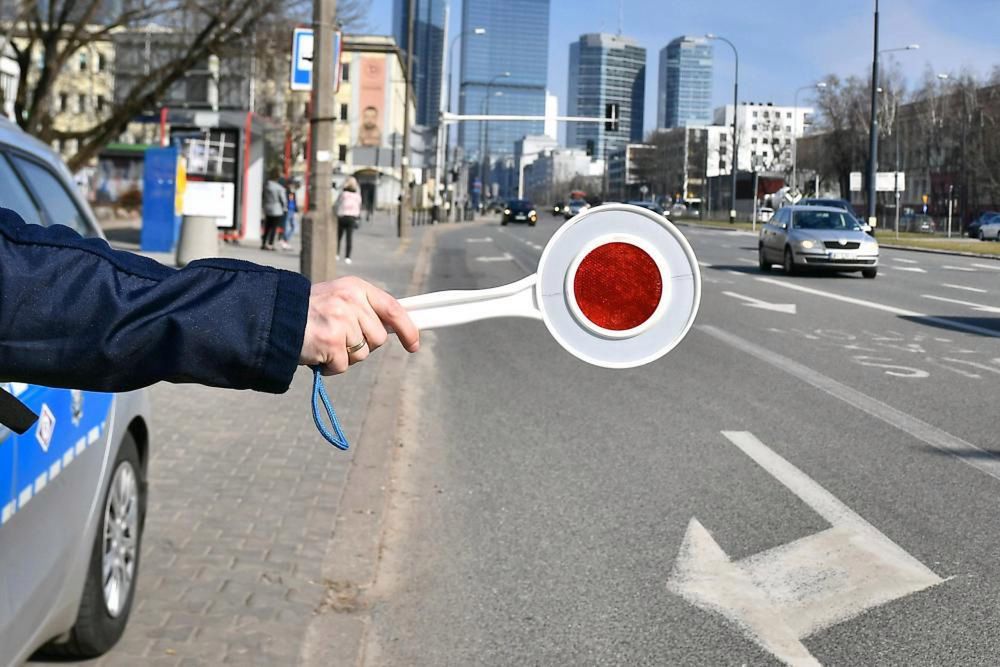 Zmiany w taryfikatorze punktów karnych – utrata prawa jazdy już za dwukrotne użycie telefonu w czasie jazdy