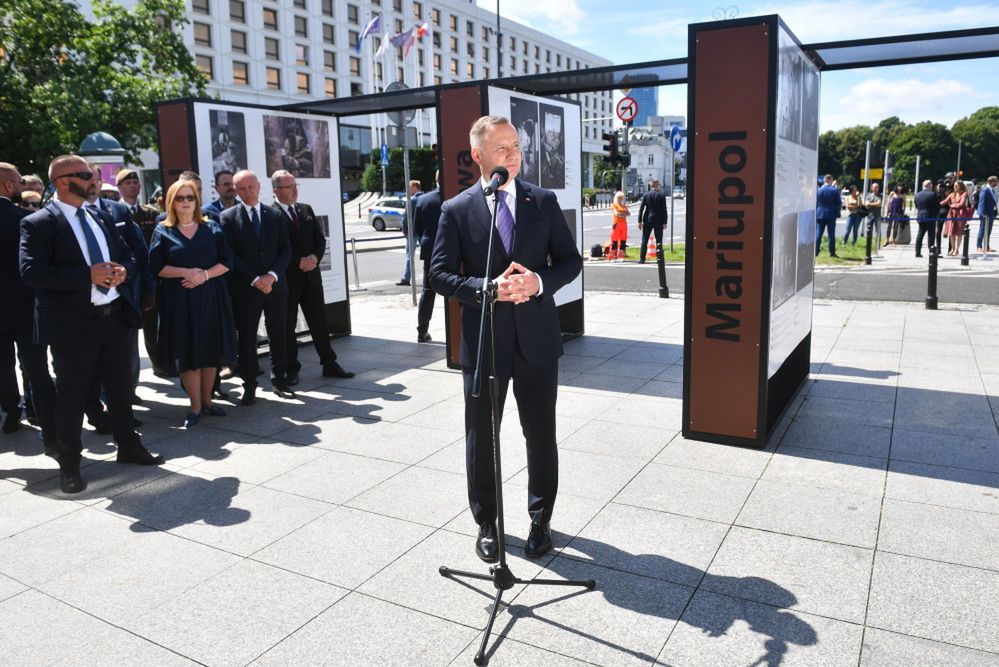 W Warszawie otwarto wystawę “Warszawa-Mariupol – miasta ruin, miasta walki, miasta nadziei”