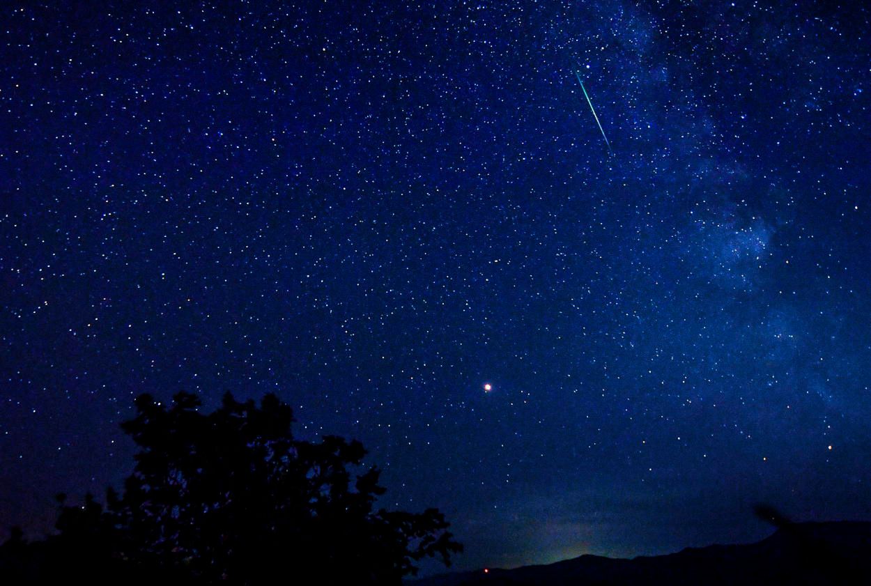 Ekspert: będą dobre warunki do obserwacji roju Perseidów