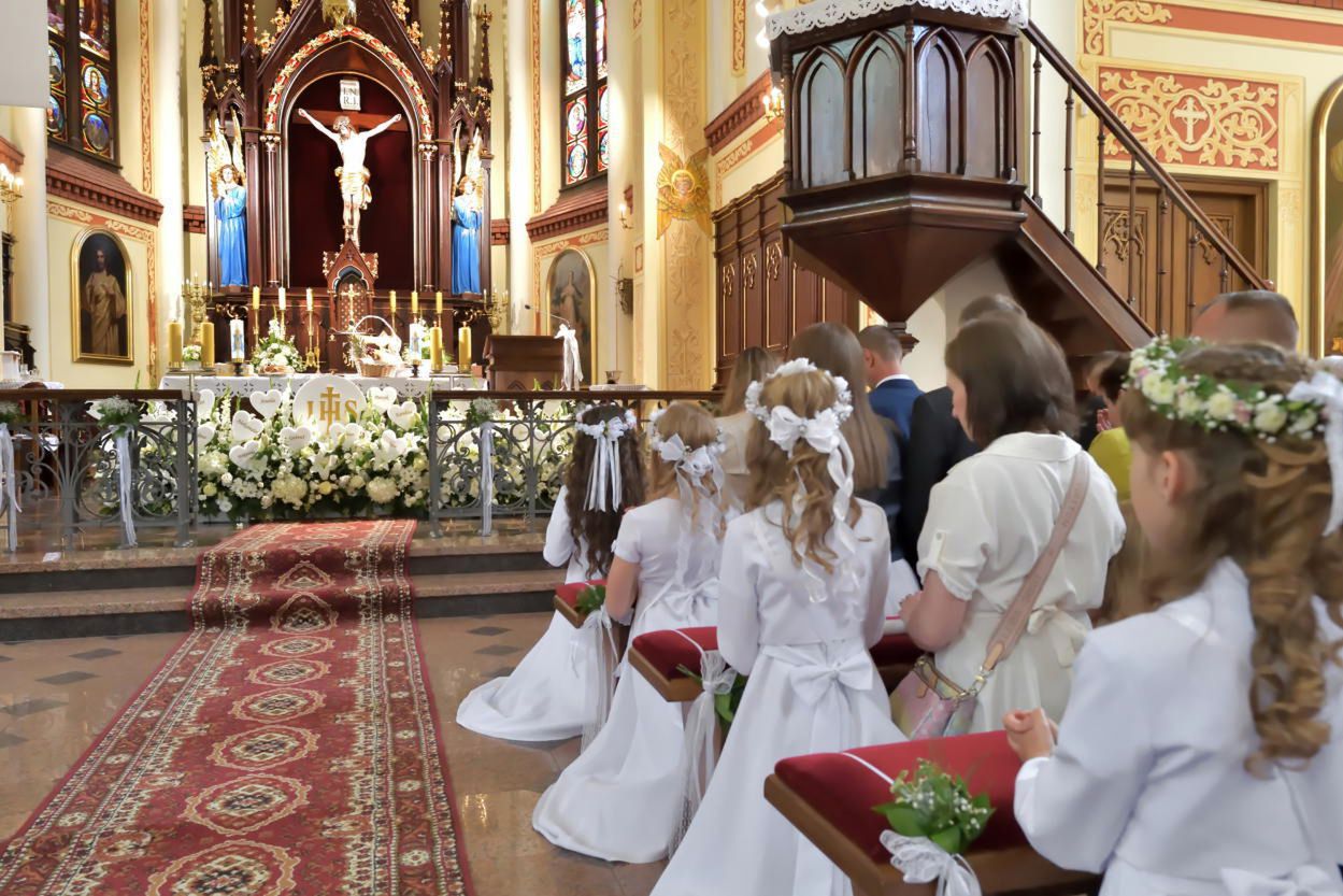 I Komunia św. w Kościele katolickim jest w III klasie, w prawosławnym – zaraz po chrzcie