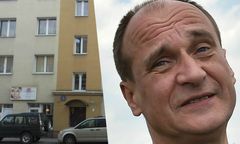 Kukiz kupił mieszkanie za bezcen? Sprawdziliśmy, jak wygląda "apartament" muzyka