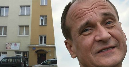 Kukiz kupił mieszkanie za bezcen? Sprawdziliśmy, jak wygląda "apartament" muzyka