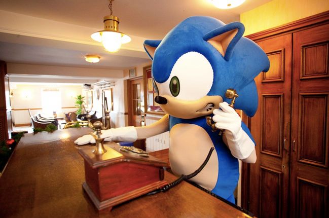 Sonic ma własny pokój hotelowy i rollercoaster