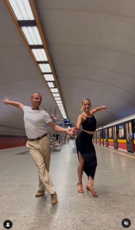 Marcin Hakiel zaszalał w metrze (fot. Instagram)