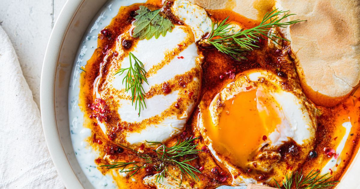 Jajka po turecku- Pyszności; źródło: Adobe Stock