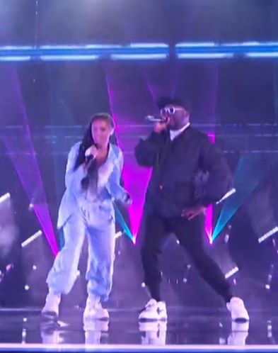 Sara James i Black Eyed Peas